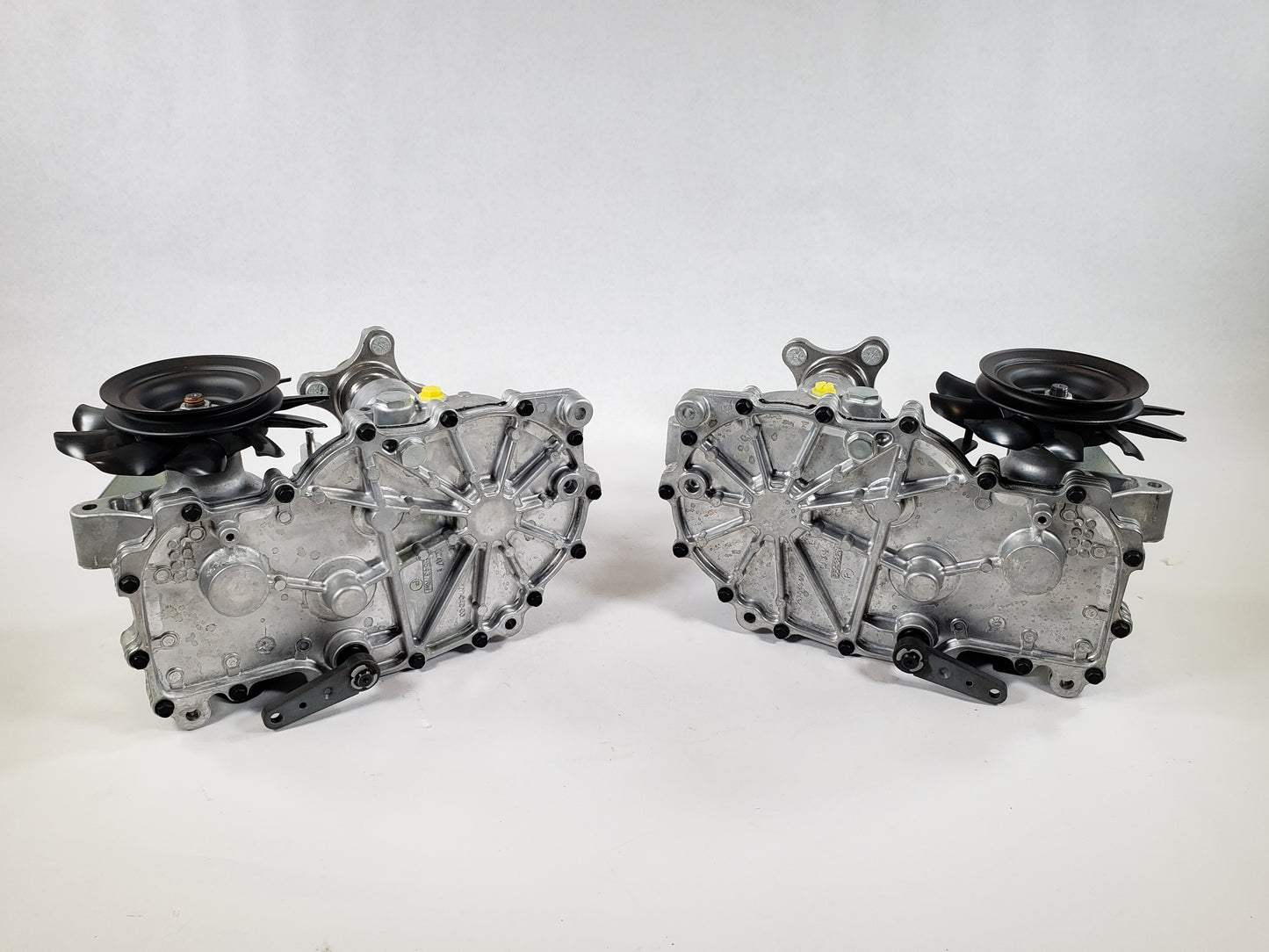 HydroGear Hydrostatic Drive Motor - Model ZT3100 (Left & Right Hand) ZL-KCBP-SEMC-3PX3 (LH) ZL-GCBH-SEMB-2PX3 (RH)