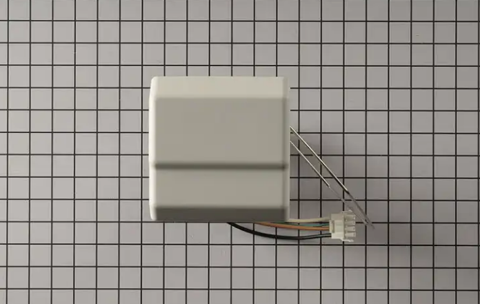 New Genuine OEM Whirlpool Refrigerator Ice Maker Assembly W10889233