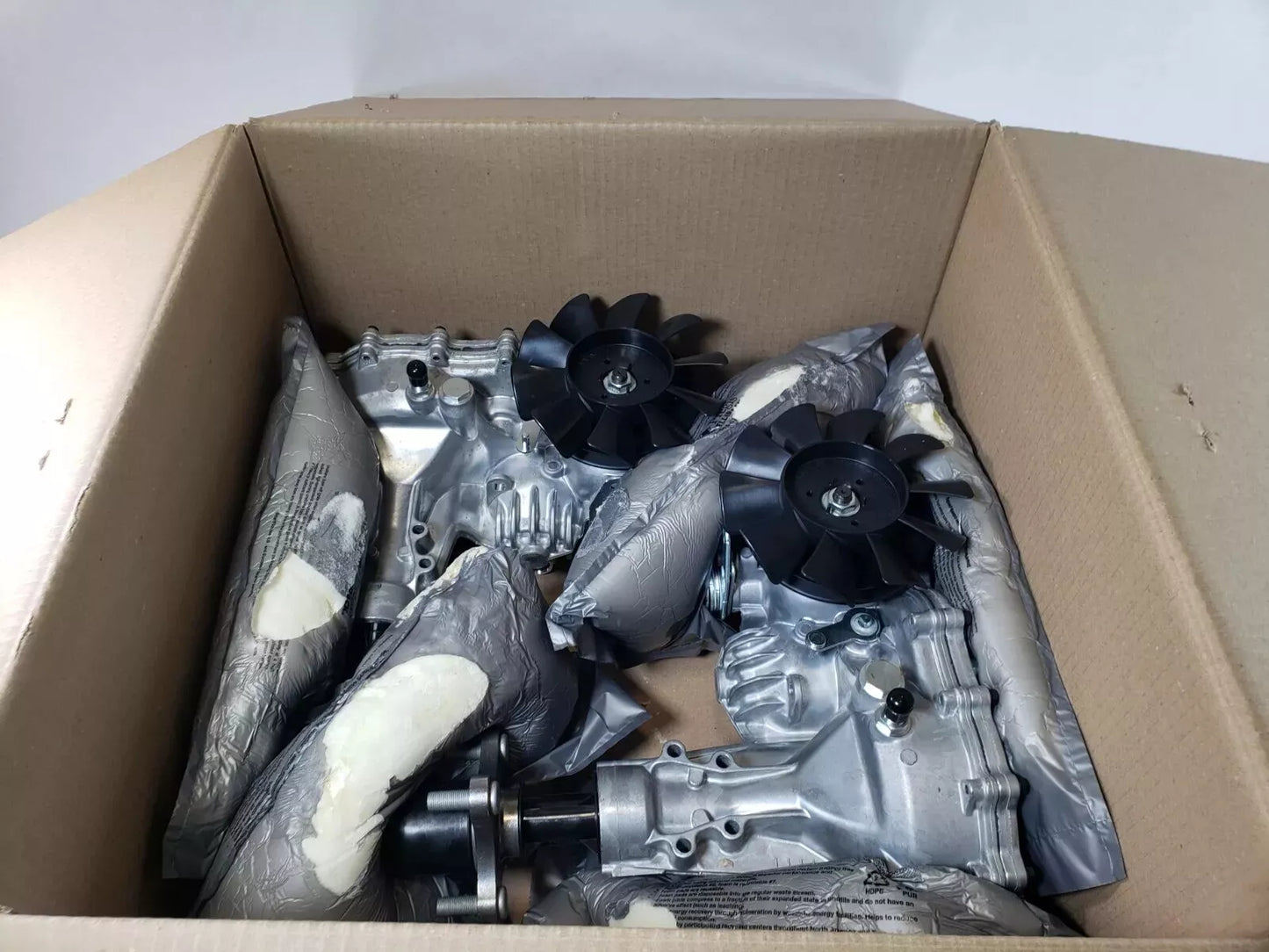 HydroGear Hydrostatic Drive Motor - Model ZT3100 (Left & Right Hand) ZL-KCBP-SEMC-3PX3 (LH) ZL-GCBH-SEMB-2PX3 (RH)