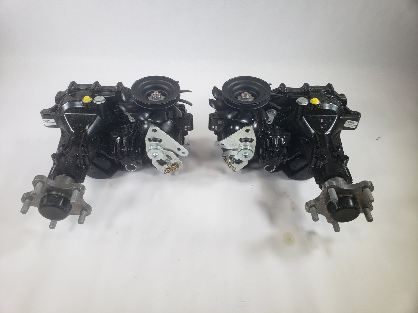 (DAMAGED RETURN) ZT3400 HydroGear ZU-KEEB-SBKC-1UXX (LH) & ZU-GEEB-SBKB-1UXX (RH) Transaxle