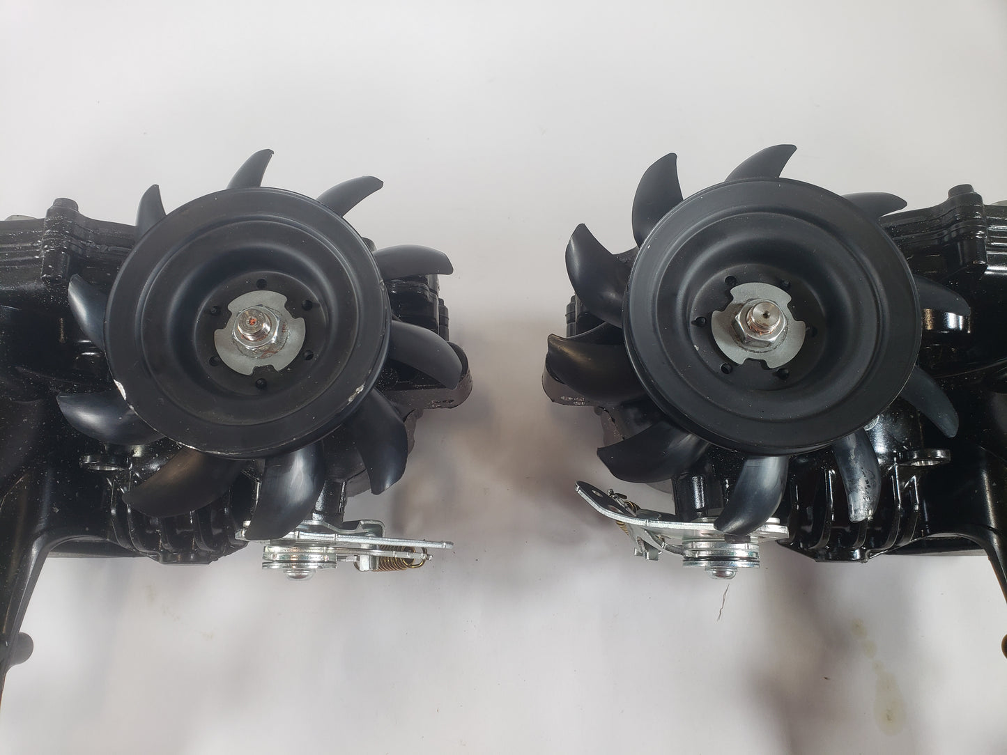 (DAMAGED RETURN) ZT3400 HydroGear ZU-KEEB-SBKC-1UXX (LH) & ZU-GEEB-SBKB-1UXX (RH) Transaxle