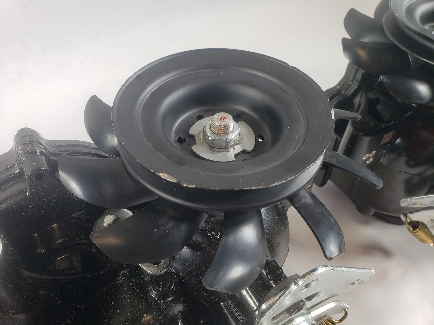 (DAMAGED RETURN) ZT3400 HydroGear ZU-KEEB-SBKC-1UXX (LH) & ZU-GEEB-SBKB-1UXX (RH) Transaxle