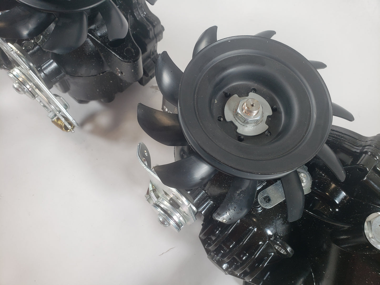 (DAMAGED RETURN) ZT3400 HydroGear ZU-KEEB-SBKC-1UXX (LH) & ZU-GEEB-SBKB-1UXX (RH) Transaxle