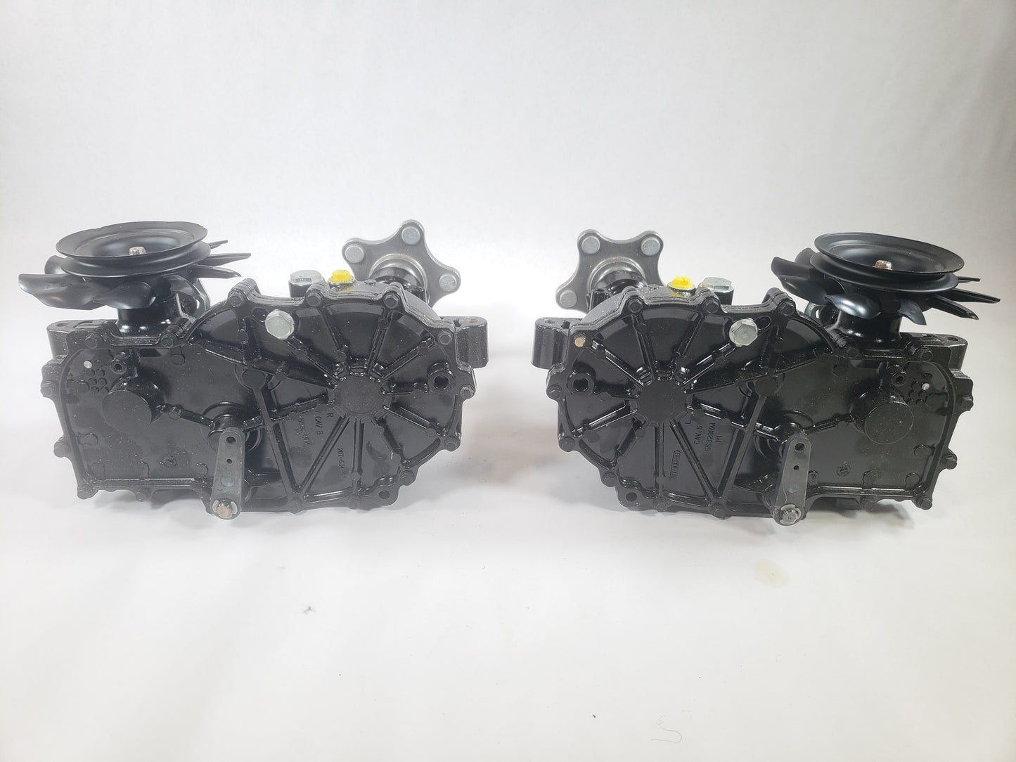 (DAMAGED RETURN) ZT3400 HydroGear ZU-KEEB-SBKC-1UXX (LH) & ZU-GEEB-SBKB-1UXX (RH) Transaxle
