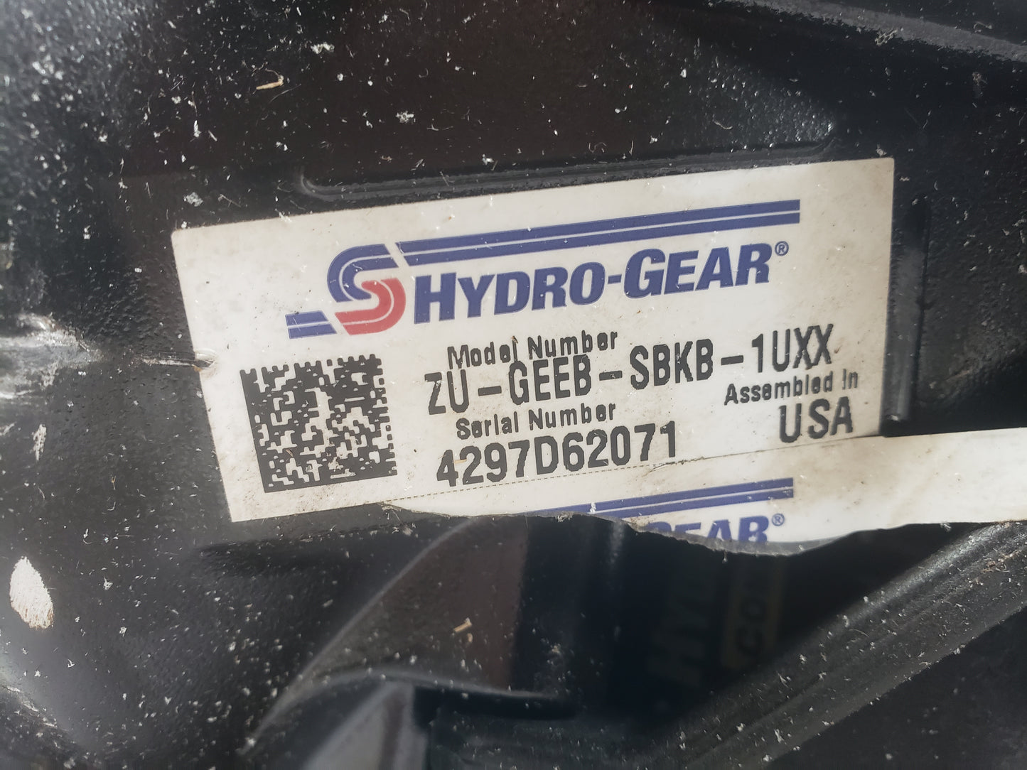 (DAMAGED RETURN) ZT3400 HydroGear ZU-KEEB-SBKC-1UXX (LH) & ZU-GEEB-SBKB-1UXX (RH) Transaxle
